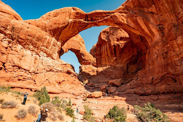 Discover stunning rock formations and expansive landscapes as you explore iconic national parks. Experience the beauty of nature and the thrill of adventure on this unforgettable journey.